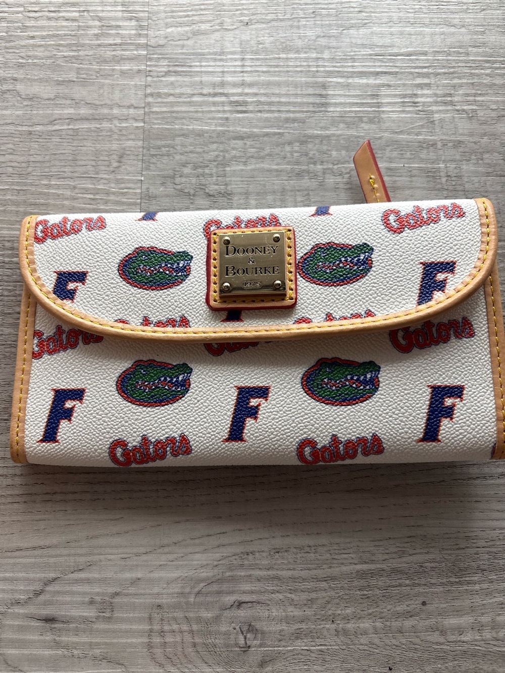 Dooney & Bourke Collegiate University of Florida Clutch White Wallet Gators RARE